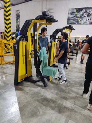 Физическое оборудование Стальной грудной прессы Pec Fly Machine с выбором нагрузки 1350 * 1320 * 1580